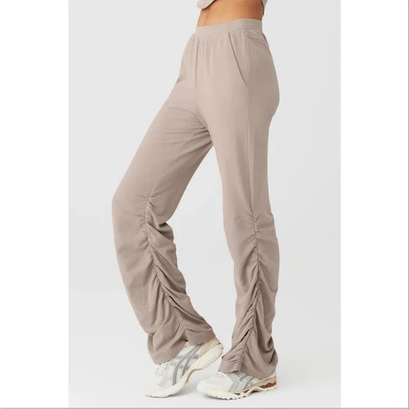 Alo Yoga Ruched Soft Sculpt Pant Taupe - Picture 2 of 14